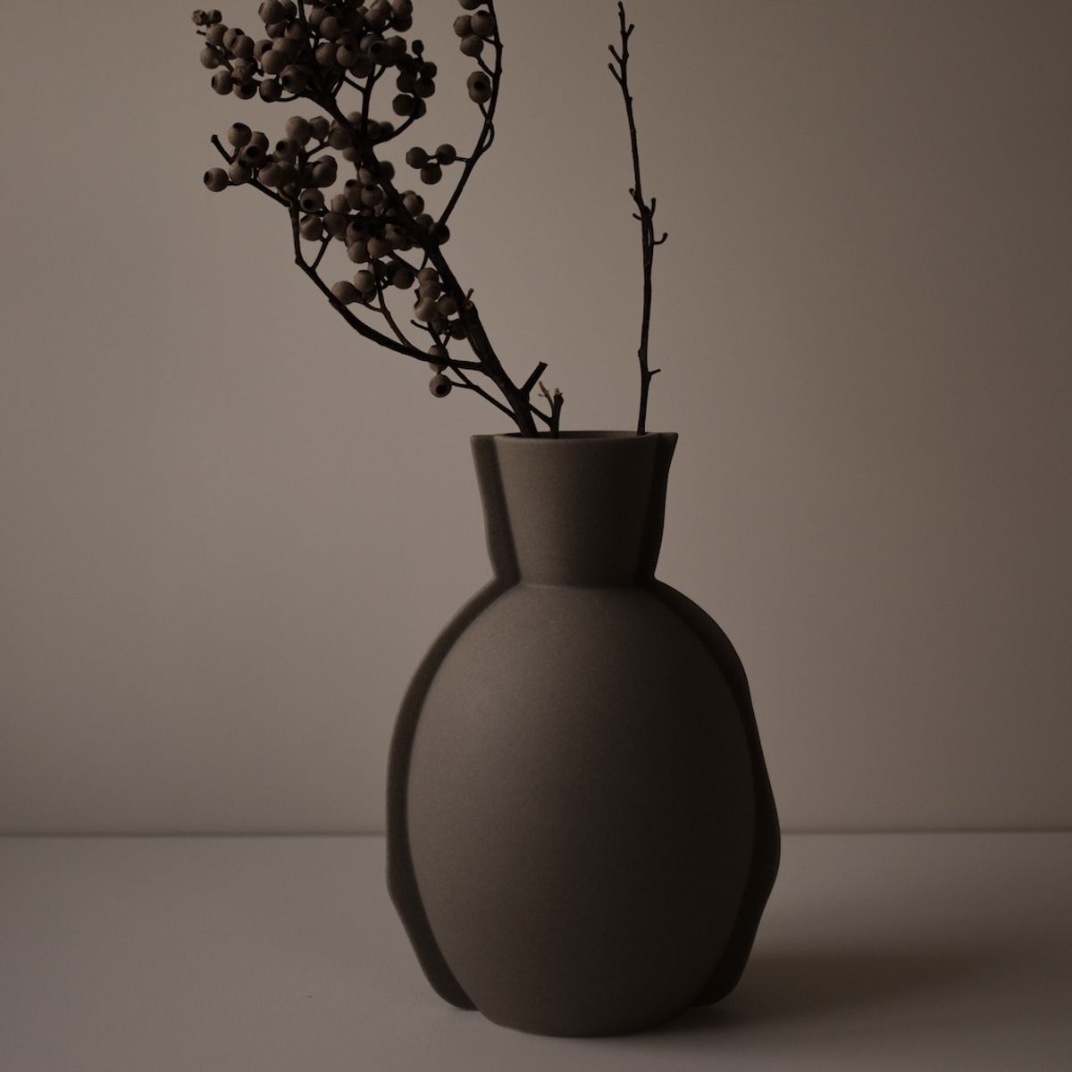 Edge vase, taupe