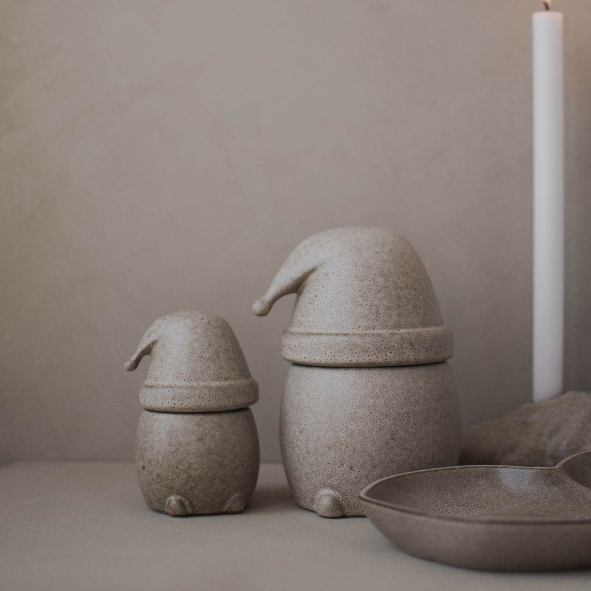 Eating santa large, beige