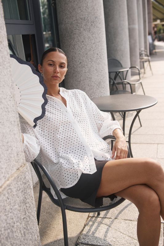 KArumba shirt, chalk